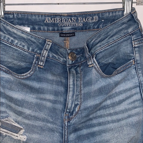 Light wash distressed jeans - Picture 6 of 14